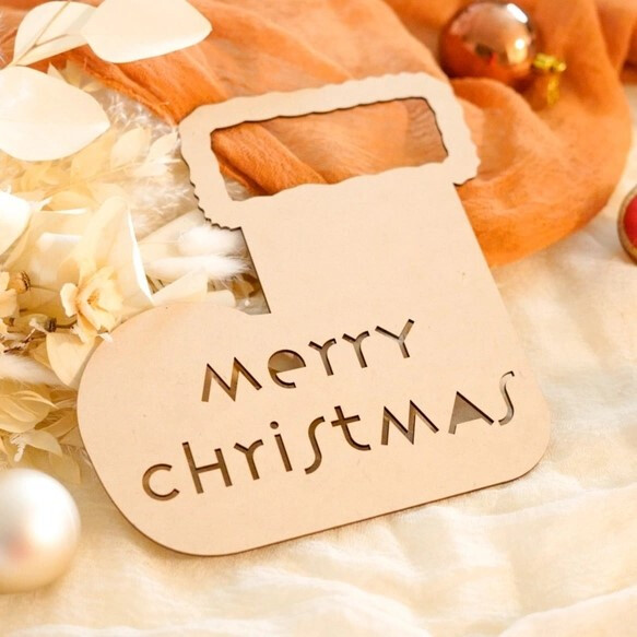木製〈オーナメント〉プレート No.01［Merry Christmas］クリスマス 靴下 くつした 長靴 ながぐつ ベビーオーナメント レターバナー 雑貨 赤ちゃん キッズ グッズ アイテム sns インスタ映え アート 飾り 撮影 小物 飾り付け 記念写真