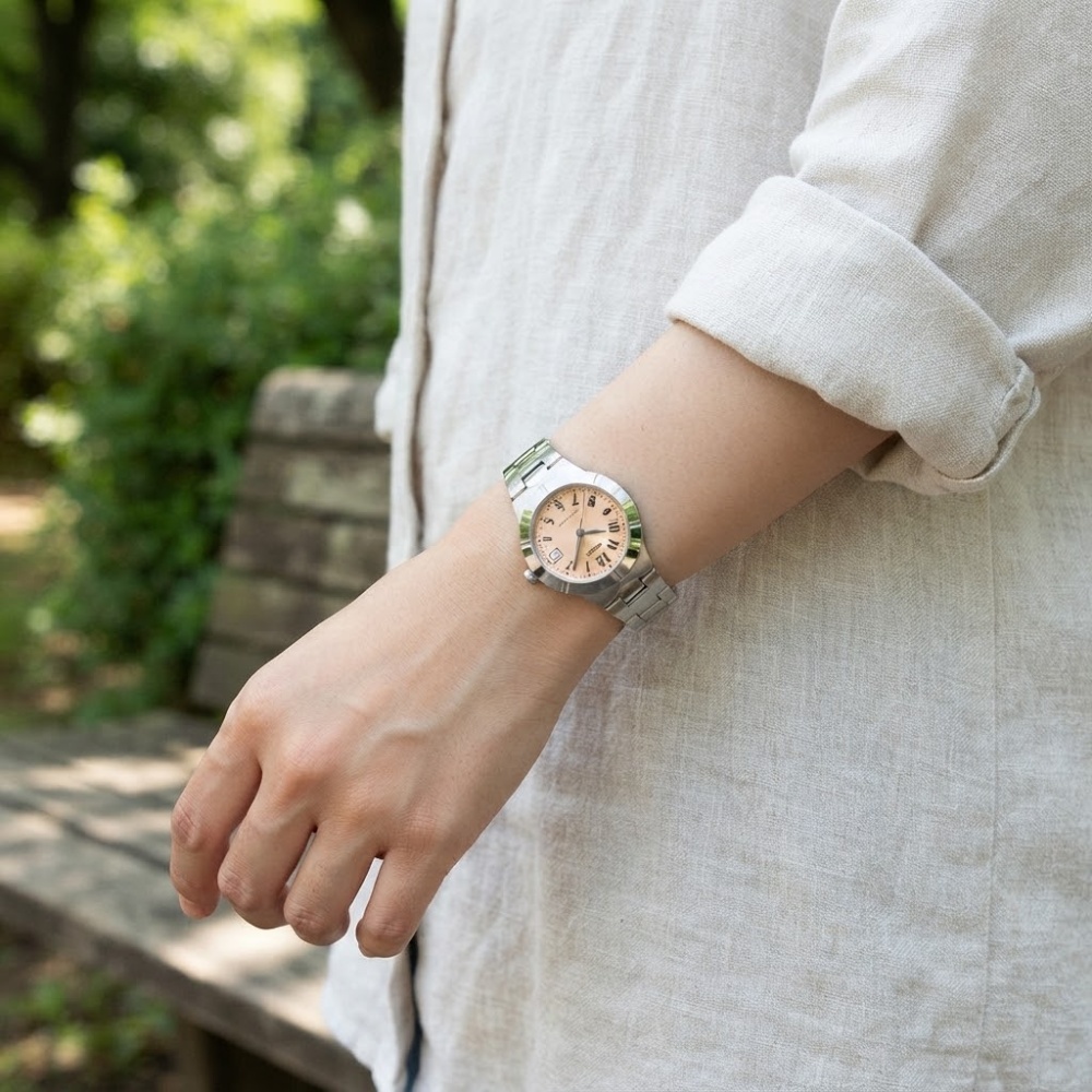 CASIO カシオ レディース 腕時計 ベージュ シルバー 小さめ 収納ケース付き 女性 かわいい 学生 おしゃれ 海外モデル プレゼント ギフト 誕生日 就職祝い 成人 卒業 入学