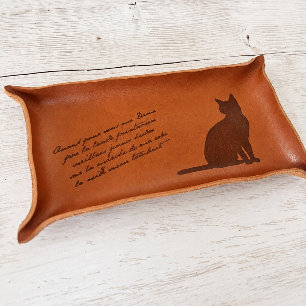 黒猫の本革メガネ置き レザートレイ ブラウン 15×8cm