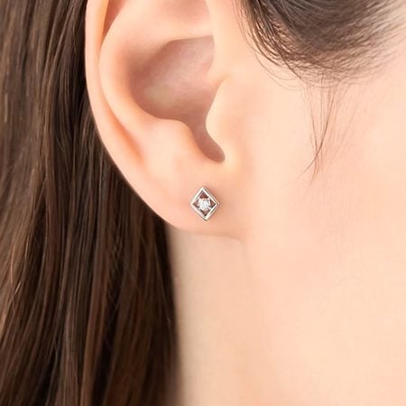 【無料ラッピング】 ヨンドシー 4℃ ピアス K10 ホワイトゴールド シンプル 上品 ダイヤモンド レディース ブランド 正規品 新品 ギフト プレゼント 人気 おすすめ 誕生日 記念日 クリスマス  送料無料 4cd522806