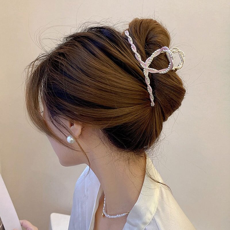ヘアクリップ しっかり留まる パール ビーズ キラキラ バンスクリップ 髪留め バレッタ バンス ヘアアクセサリー 大人 シンプル 大きい おしゃれ かわいい 髪 ホワイト ブラック トレンド ガーリー 落ちにくい ボリューム ギフト ロングヘア