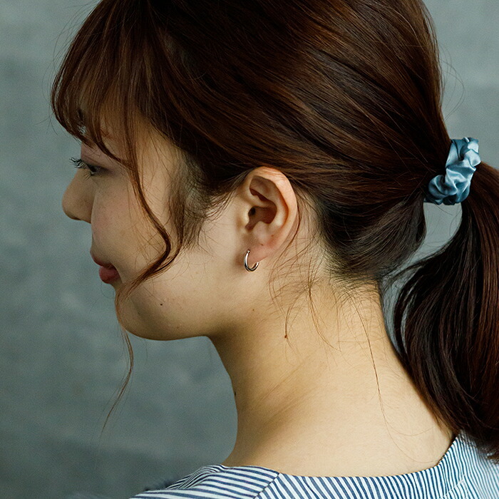 【ジュエリーの町 山梨甲府製】プラチナ フープピアス 細い 小さい PT900 幅2mm×直径13mm アレルギー対応  日本製 品質保証書 おすすめ 片耳 1個 かわいい
