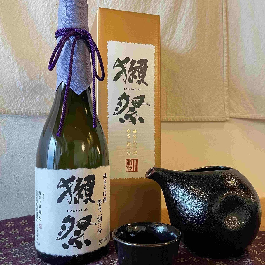 【正規販売店】獺祭23【1800ml・一升瓶】磨き二割三分 専用DXカートン付 日本酒 純米大吟醸 DASSAI23 のし対応 化粧箱 贈り物 敬老の日 内祝い 誕生日 お祝い プレゼント 人気 飲みやすい【送料無料】