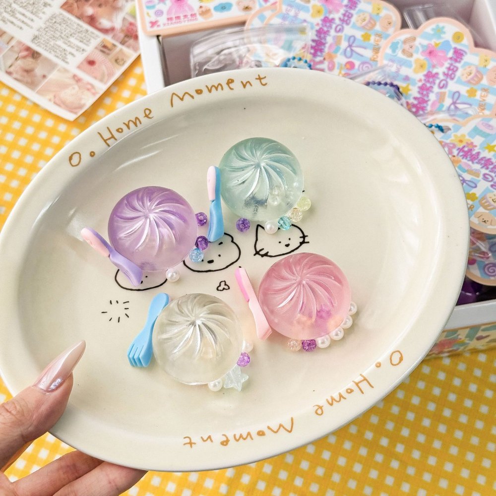 包子 スクイーズ ぷにぷに やわらか 饅頭 フードモチーフ ミニチュア キーホルダー バッグチャーム かわいい 面白い 雑貨 握って楽しむ 玩具 小物 子供 大人 プレゼント ランダム色