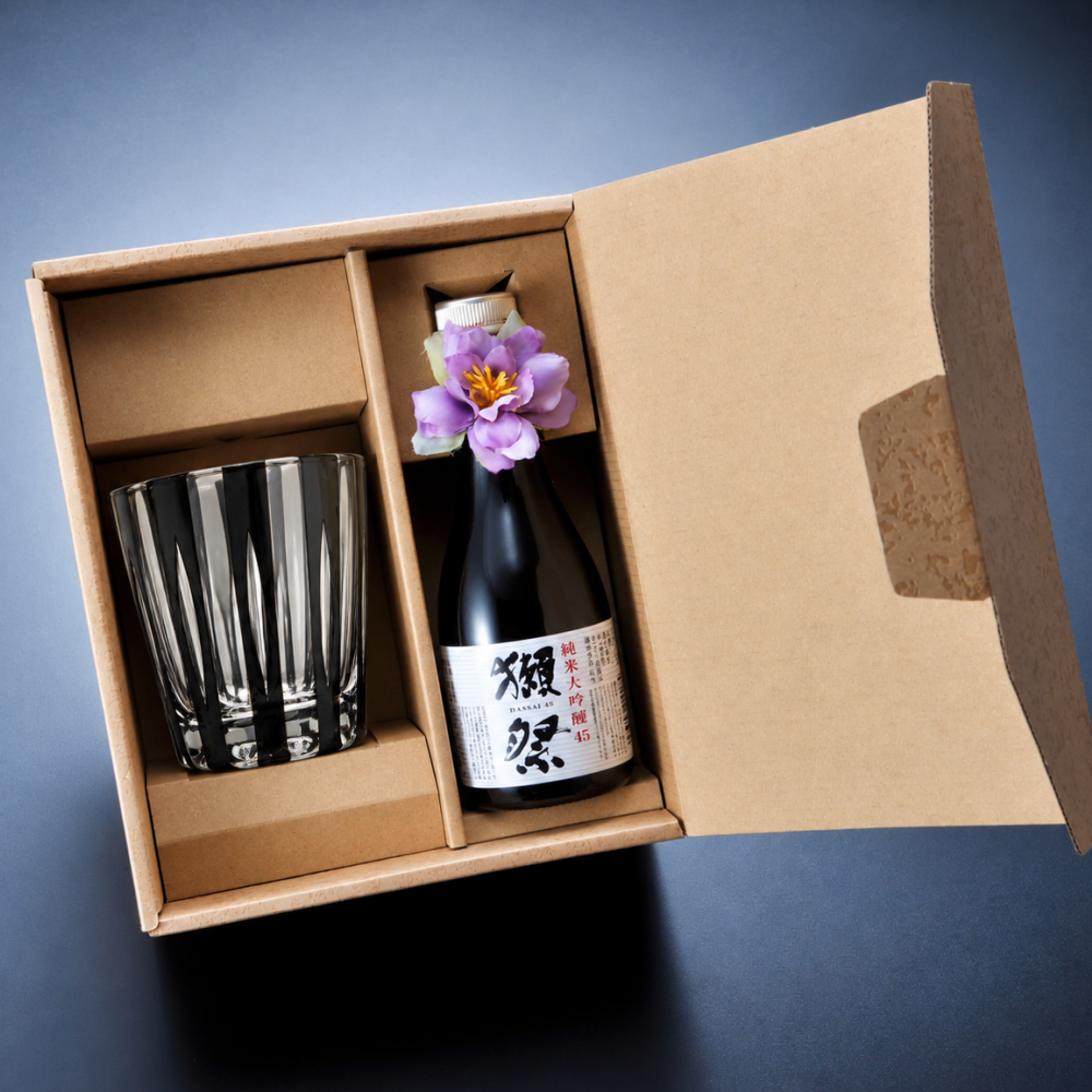 退職 異動 名入れ ギフト SXX 酒セット 日本酒 獺祭 純米大吟醸45 180ml & 黒耀切子グラス コサージュ付 木箱入り 訳ありアウトレット価格 / プレゼント ギフト 退職 記念 誕生日 還暦 古希 喜寿 傘寿 米寿 緑寿 早寿 長寿 祝い 数量限定販売