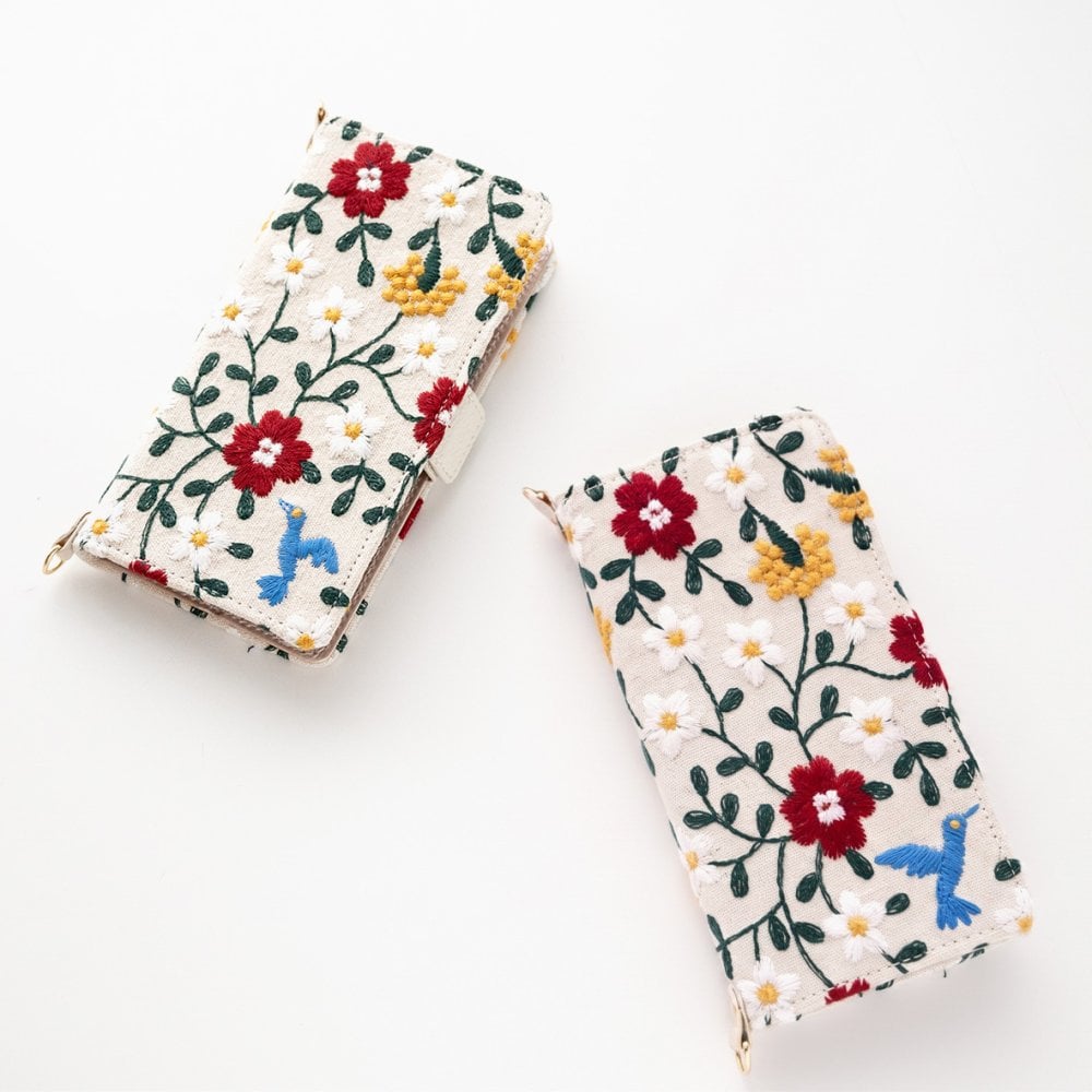 多機種対応 スマホケース 手帳型 【 花と鳥 】 刺繍 サイドマグネット 北欧風 フラワー プレゼント