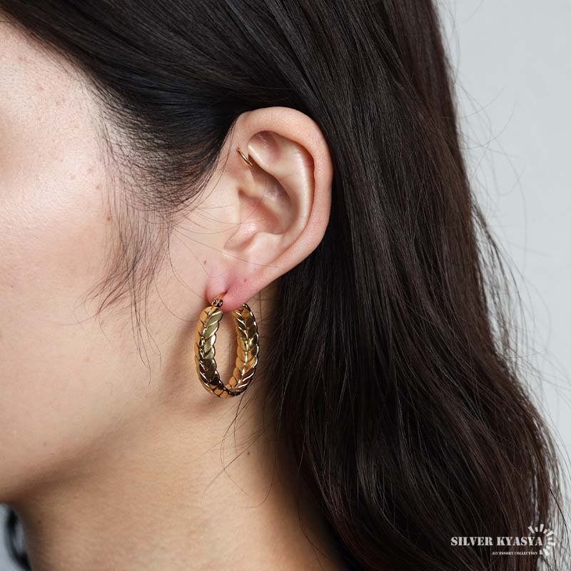 ステンレス 編み込みピアス 大ぶりピアス フープピアス ゴールド シルバー プチプラ 大きめ 存在感 メタル サークル リーフ 月桂冠 フィッシュボーン 両耳2点 レディース 女性 金属アレルギー対応 イヤリング