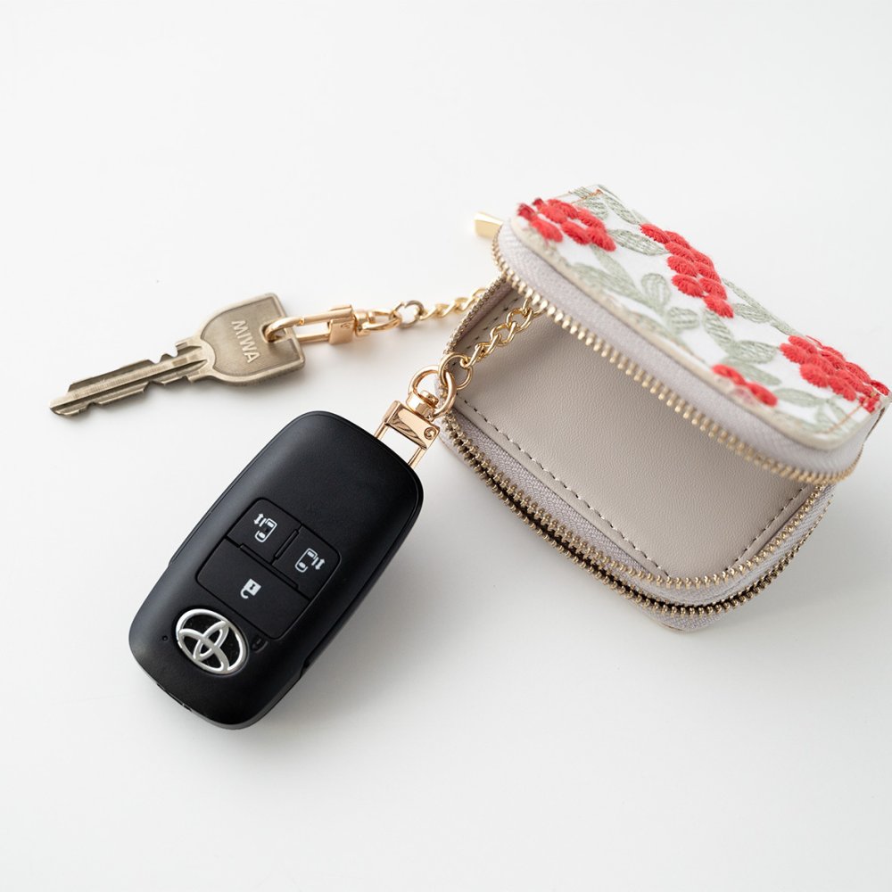 スマートキーケース ダブル 【 ぷっくりミモザ 】 刺繍 全面 2個収納 スマートキー 小物入れ くすみカラー