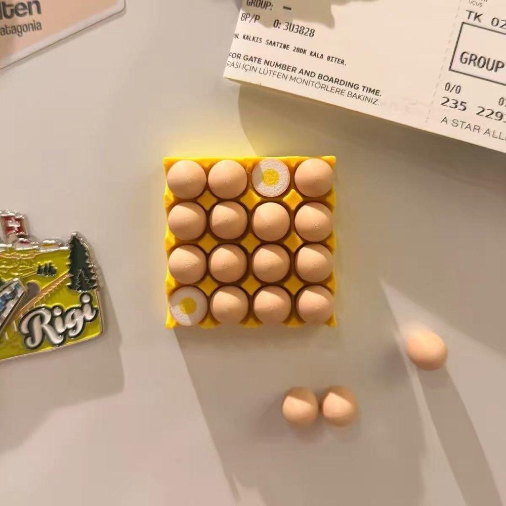 たまご マグネット 14個セット エッグトレー付き 12個 目玉焼き風 2個 冷蔵庫マグネット ミニチュア 食品サンプル風 かわいい おもしろ 雑貨 写真 メモ 固定 インテリア