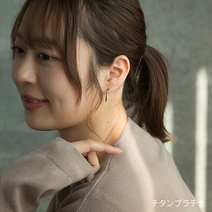 ピアス チタン フープ ハーフ 大きめ 純チタン 幅2mm×直径20mm 全8色 アレルギー対応 医療用 日本製 おすすめ メンズ レディース 片耳 1個 かわいい カラフル