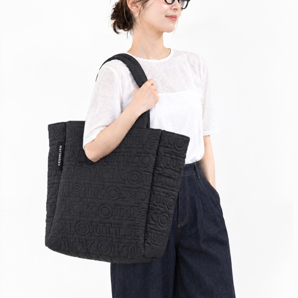 マリメッコ marimekko トートバッグ Joy ジョイ トート M 2026冬新作 ブランドロゴ レディース ブラック 96116 096116 900 北欧 北欧雑貨 北欧デザイン 送別会 誕生日 お中元 結婚祝い 結婚式 高級 父の日 母の日 ホワイトデー