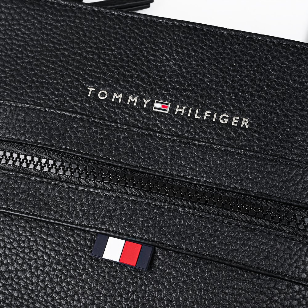 高品質ヨーロッパ輸入モデル トミーヒルフィガー TOMMY HILFIGER ショルダーバッグ メンズ ESSENTIAL PU CROSSOVER ブラック AM0AM09506 BDS BLACK 送別会 誕生日 結婚祝い 結婚式 彼氏 息子 夫 男性 名刺入れ 高級 父の日 母の日 即日発送