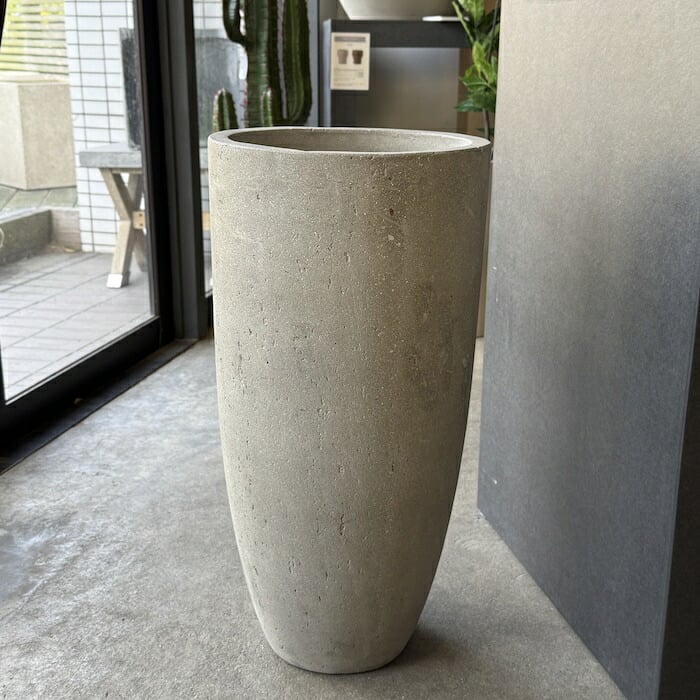 植木鉢 おしゃれ 大型 軽量 11号 鉢カバー KONTON コントン コーテス ラウンドハイ 縦長 トール 背が高い スリム 丸型 屋外 高級 北欧 モダン ナチュラル 観葉植物用 サボテン シンボルツリー 特大 玄関 テラス インテリア プランター 深型 セメント グレー