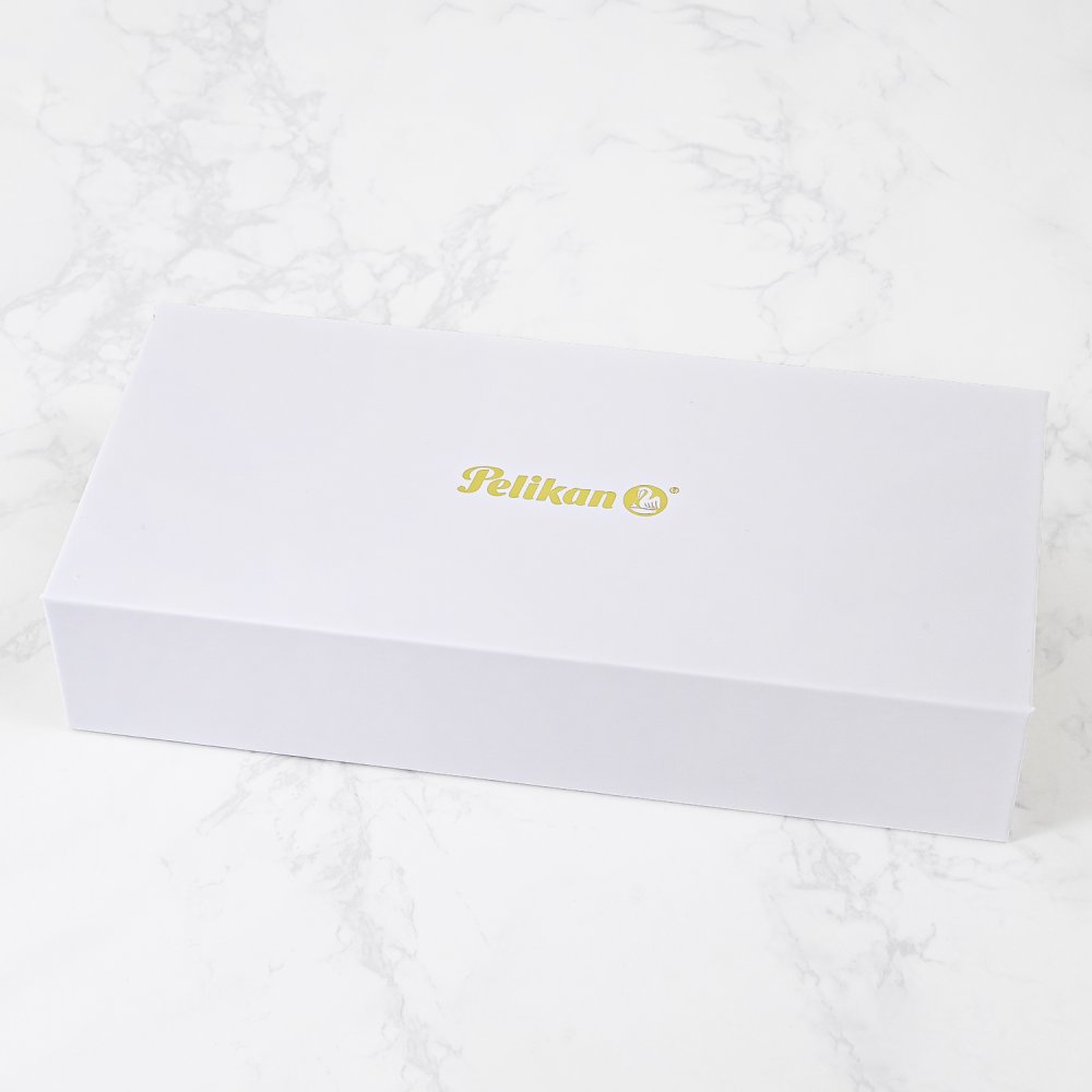 ペリカン Pelikan 万年筆 2026限定色 Classic クラシック パイライト M200 ペン先EF(極細字) 特別生産品 高級筆記具 インク特典有 万年筆 文房具 送別会 誕生日 お中元 還暦祝い 結婚祝い 結婚式 高級 父の日 母の日 即日発送 クリスマスプレゼント 文房具 成人祝い ビジネス小物 ホワイトデー
