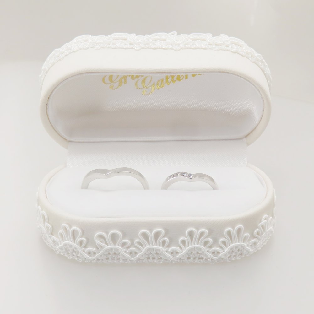 pt900 プラチナV字リング【刻印無料】結婚指輪 マリッジリング V字型 プラチナ900 ダイヤモンド 天然石 4月 誕生石 ハンドメイド 手作り 結婚 結婚式 マリッジ ペアリング メンズ レディース ペア 誕生日 プレゼント ギフト包装 彫金 箱入り Grand Galleria グランドガレリア
