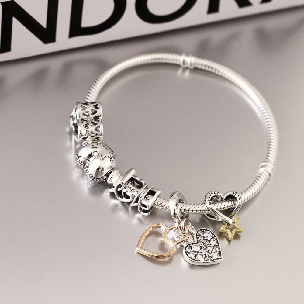 ボックス・ショッパー付 PANDORA(パンドラ) ★ Handwritten Love Charm ★ 手書き Love チャーム ★ ブレスレット カスタマイズ アクセサリー シンプル 日常使い 誕生日 記念日 母の日 プレゼント ギフト｜チャーム 単品