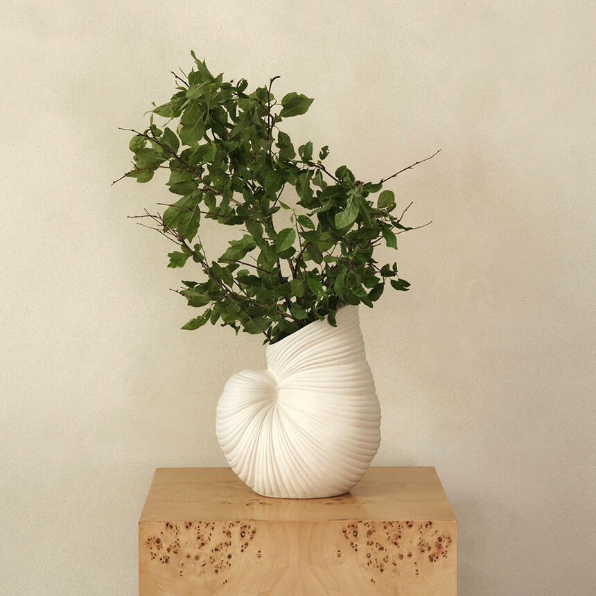ferm LIVING ファームリビング シェルベース Shell Vase 北欧人気 オブジェ 置物 飾り インテリア 雑貨 デンマーク おすすめ プレゼント ギフト 北欧雑貨 オウムガイ 貝 デザイン 貝殻 インテリア雑貨