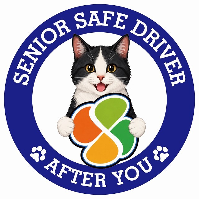 カーサイン 高齢者マーク SENIOR SAFE DRIVER 黒白（ハチワレ） ステッカー シール 直径13cm 肉球 日本製 車