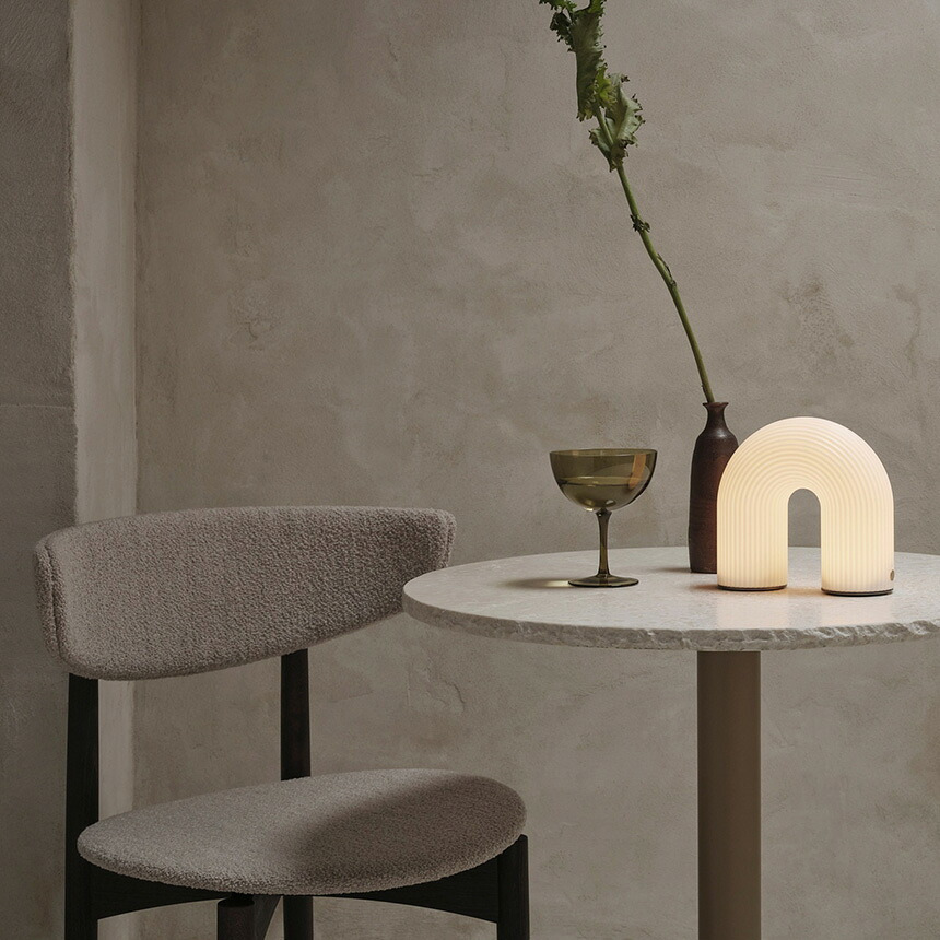 ferm LIVING ファームリビング アーチ型 Vuelta ヴエルタ ポータブル ランプ ポータブルライト持ち運び 間接照明 北欧インテリア LED 人気 ブランド おしゃれ 充電 照明
