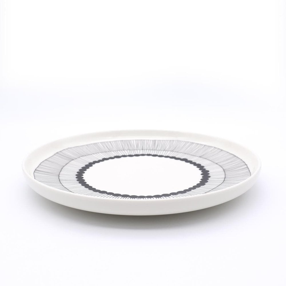 マリメッコ シイルトラプータルハ プレート 25cm ホワイト/ブラック marimekko SIIRTOLAPUUTARHA ギフト 結婚祝い プレゼント 贈り物
