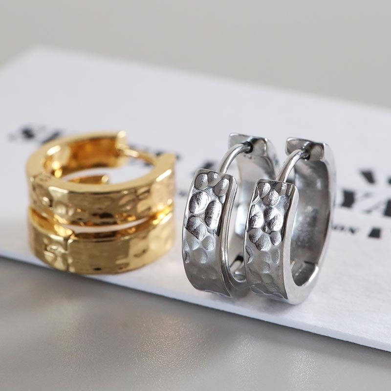 ステンレス フープピアス 槌目ピアス 不規則 凸凹 シンプルピアス ゴールド シルバー プチプラ メタル 小さめ セカンド キラキラ 両耳2点 レディース 女性 金属アレルギー対応 イヤリング