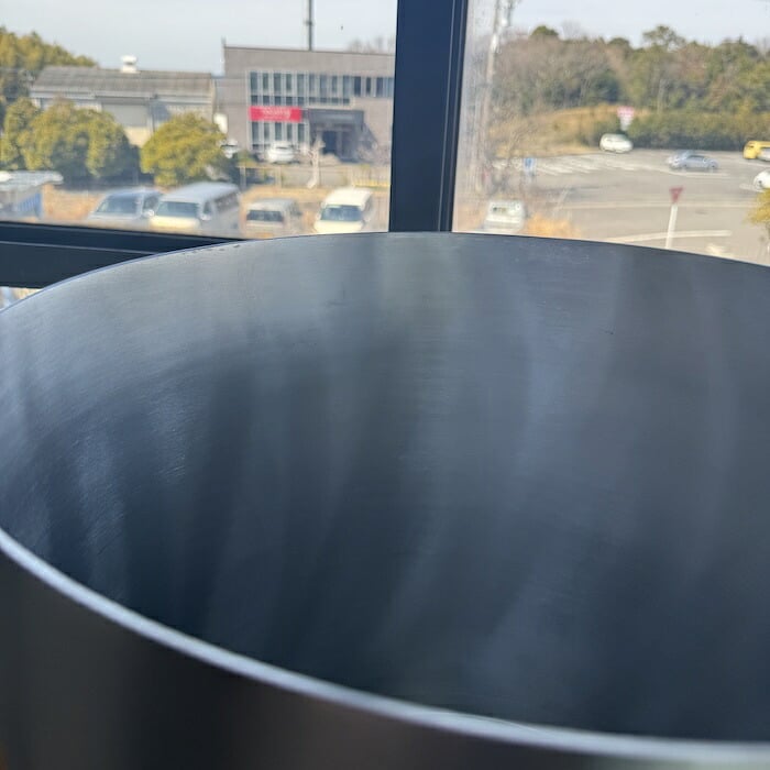 鉢カバー おしゃれ 大型 13号 10号 KONTON コントン フェルム シリンダー キャスター付き 移動 円柱 丸型 屋内 室内 高級 北欧 モダン ナチュラル 観葉植物用 多肉植物 サボテン 特大 底穴なし スチール アルミ 玄関 リビング インテリア プランター 深型 ブラック