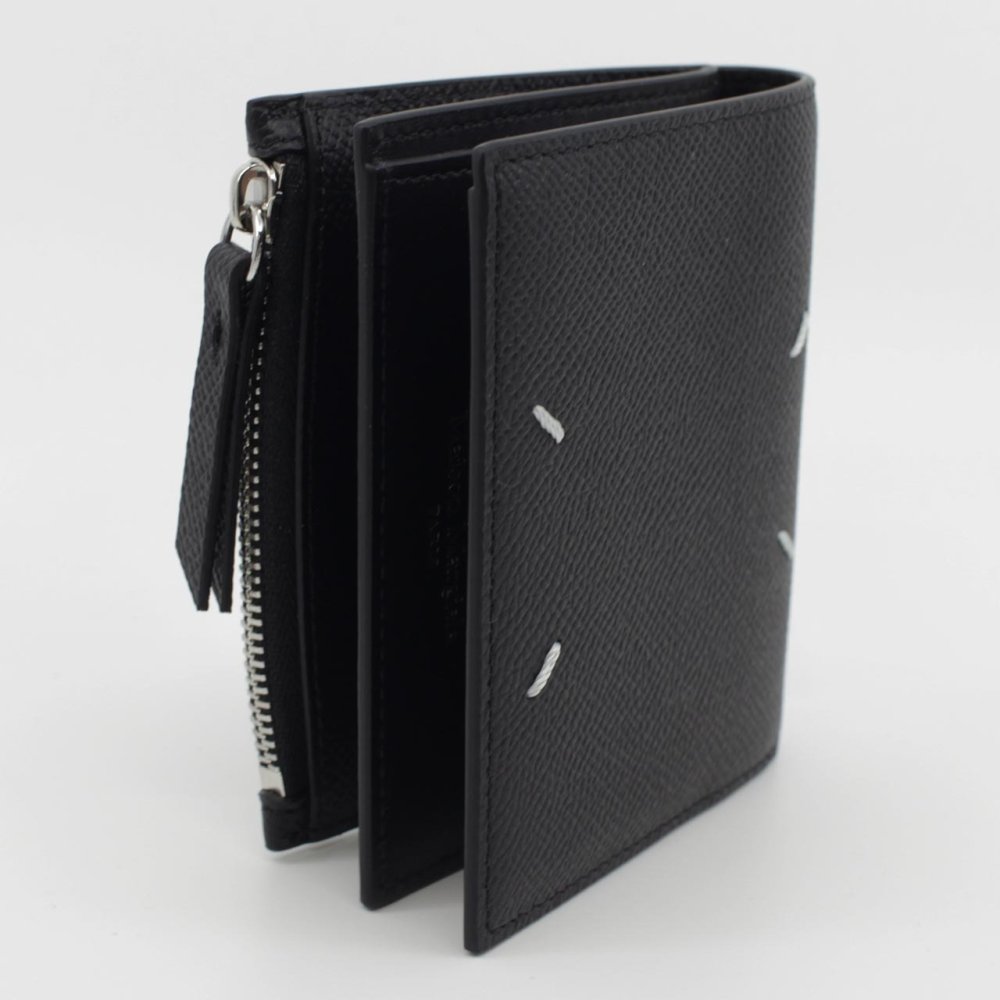 メゾン マルジェラ　Maison Margiela　二つ折り財布　SA1UI0020 P4745 T8103　ブラック　グレインレザー　コンパクト財布　ミニウォレット