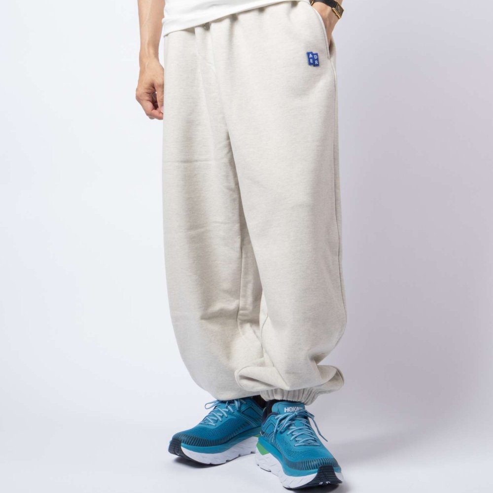 アーダーエラー ADERERROR SIG BL TAG SWEATPANTS 01 シグ ブルー タグ スウェットパンツ BO42FYSP0201 ユニセックス ボトムス