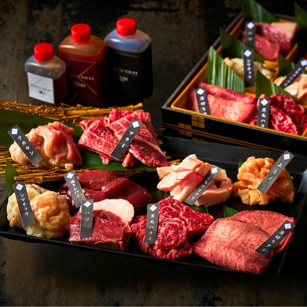 焼肉セット 敬老の日 誕生日 お祝い ギフト 肉 メッセージカード/日時指定/熨斗対応可 バーベキュー お祝い タレ付き 大阪 鶴橋 白雲台 大阪 鶴橋 焼肉 焼肉白雲台 (９種のホルモン食べ比べ 360g）ホルモン9種