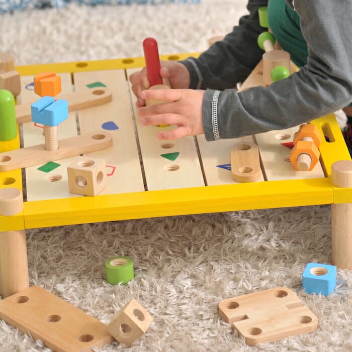 知育玩具 大工おもちゃ カーペンターテーブル 3歳 木製 指先トレーニング アイムトイ 海外ブランド 男の子 女の子