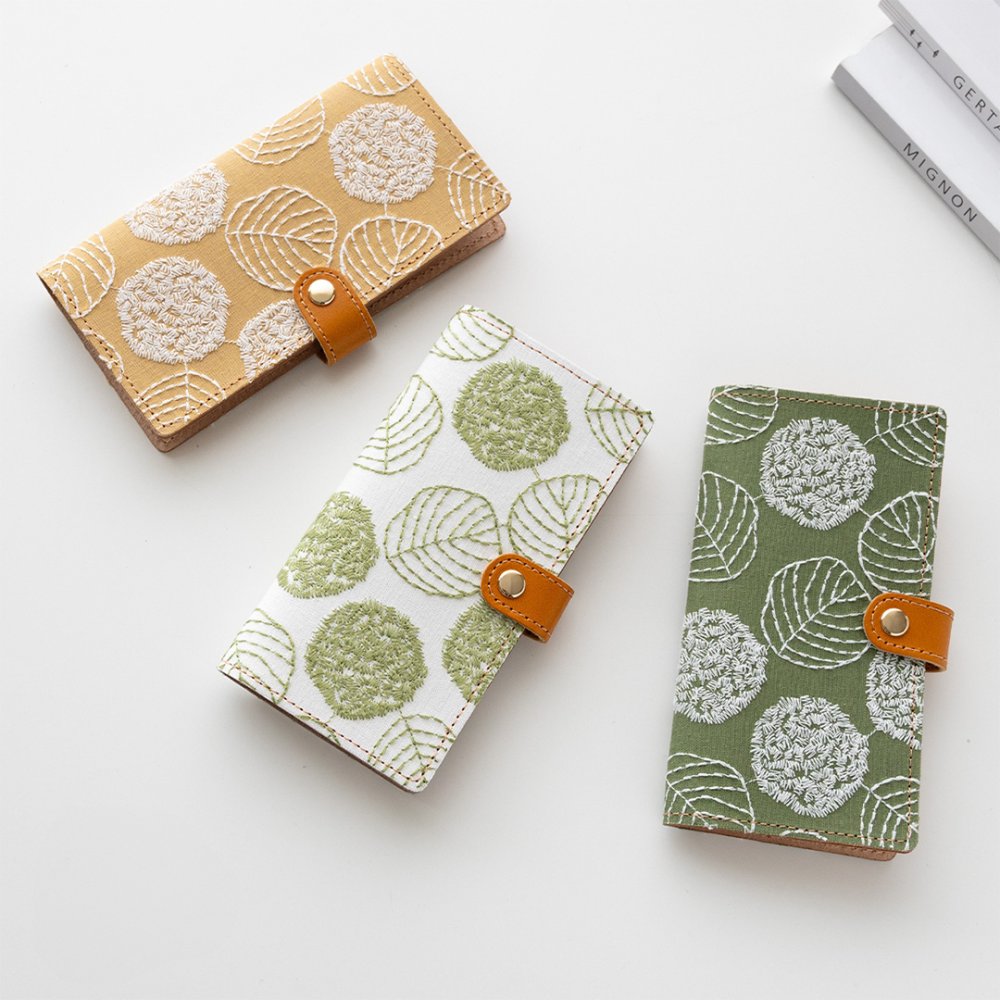 全機種対応 スマホケース 手帳型 【 まあるい葉っぱ 】 ゴールドパーツ スマホショルダー 刺繍