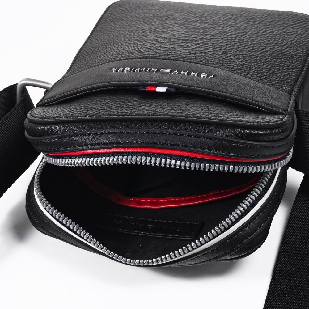 高品質ヨーロッパ輸入モデル トミーヒルフィガー TOMMY HILFIGER ショルダーバッグ メンズ CENTRAL MINI CROSSOVER ブラック AM0AM14698 BDS BLACK 送別会 誕生日 結婚祝い 結婚式 彼氏 息子 夫 男性 名刺入れ 高級 父の日 母の日 即日発送