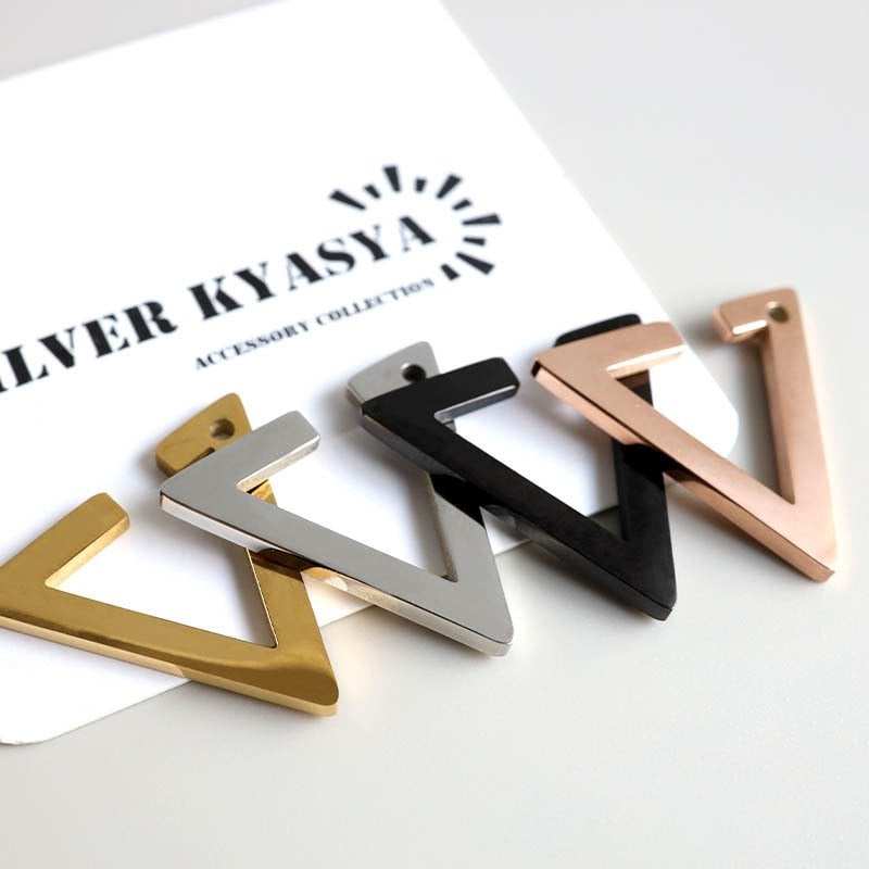 ステンレス 人気沸騰中 トライアングルイヤーカフ フェイクピアス ノンホール 三角 耳飾り シンプル ゴールド 金 メンズ レディース 片耳用 イヤリング 男性 女性