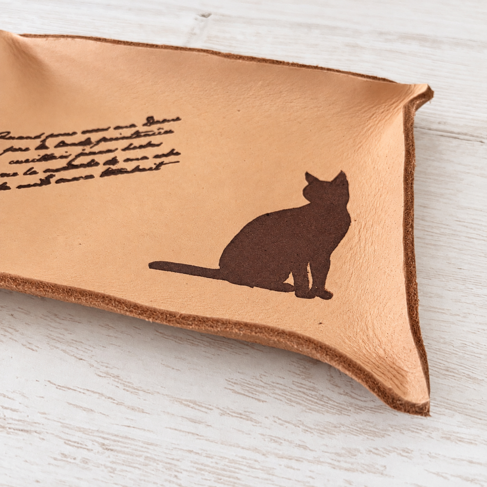 猫好きへ贈る 本革レザートレイ｜鍵・メガネ・アクセサリー置き｜15×10cm