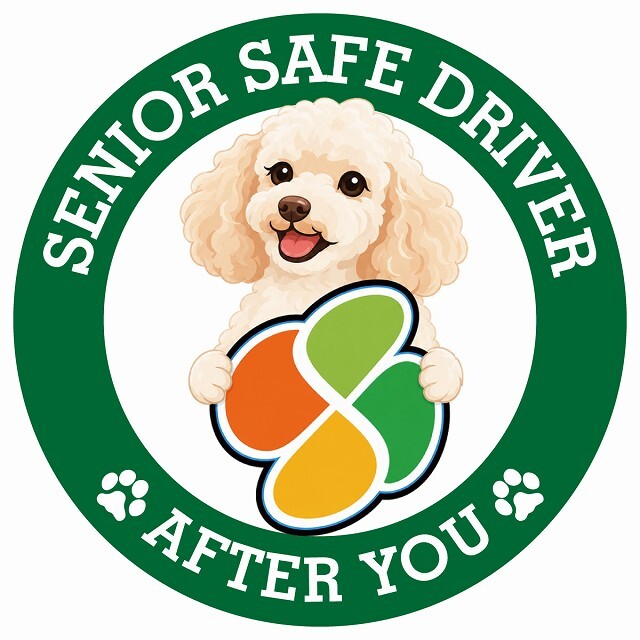カーサイン 高齢者マーク SENIOR SAFE DRIVER ミディアムプードル ステッカー シール 直径13cm 肉球 日本製 車