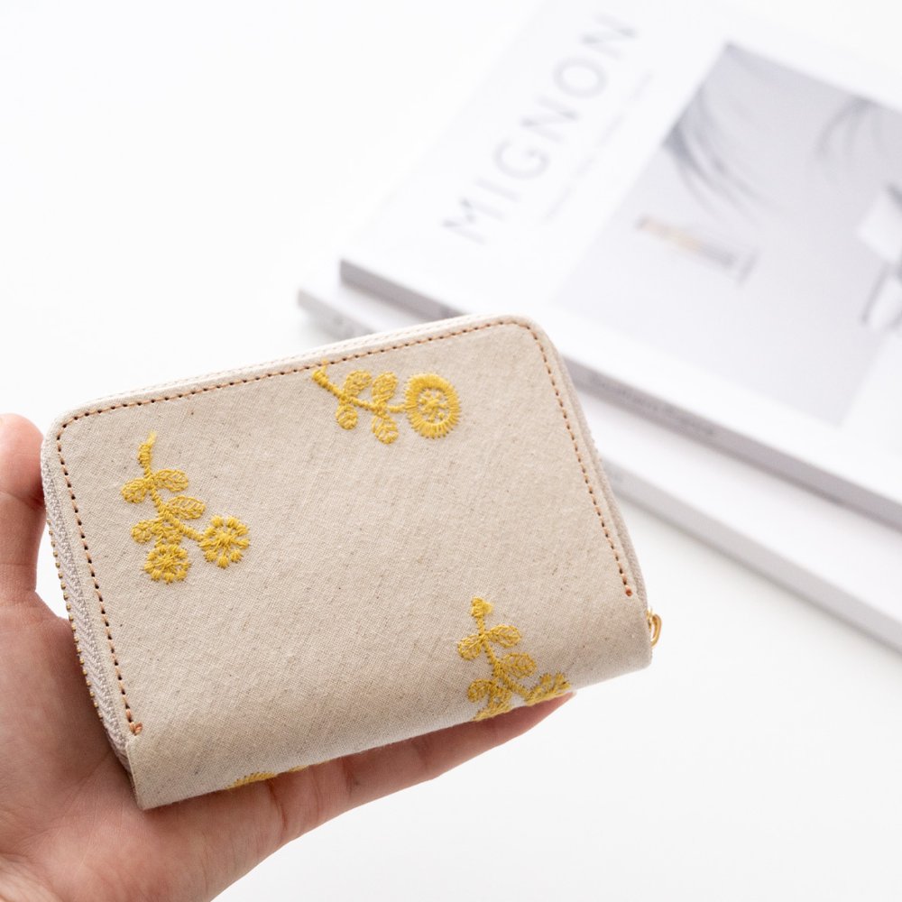 お札が折れない コンパクトウォレット 【 たんぽぽ日和 】 全面 刺繍 たんぽぽ ナチュラル イエロー ミニ財布