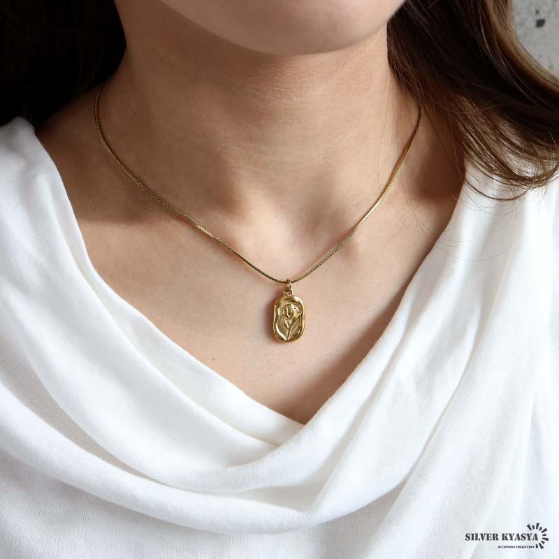 ステンレス シーリングワックス ネックレス 2カラー ペンダント チューリップ レディース アクセサリー 封蝋 オーバル 花モチーフ 立体 レリーフ 縁取り クラシカル アンティーク風 上品 大人可愛い フェミニン きれいめ カジュアル