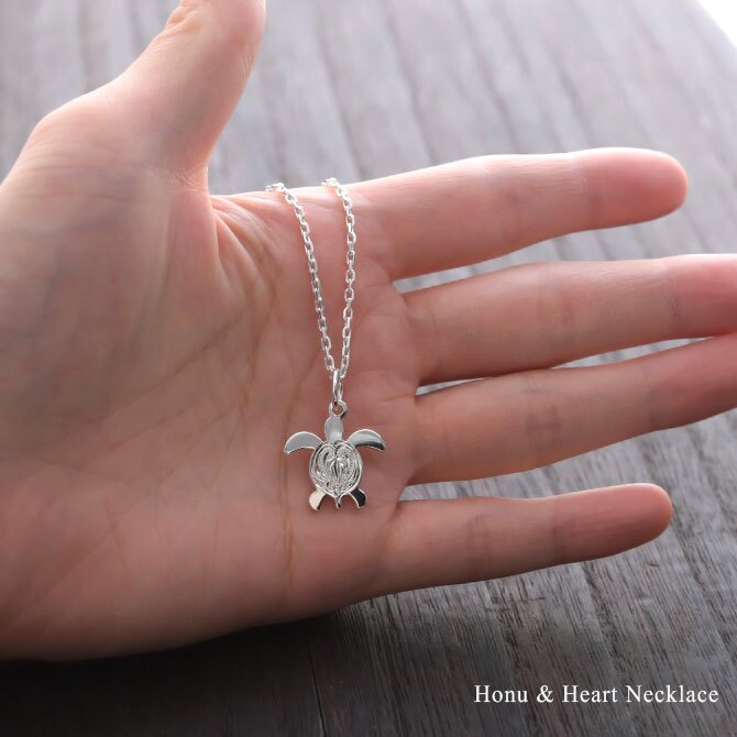 ハワイアンジュエリー ネックレス ホヌ ネックレス 刻印 無料 誕生石入れ可 ハート ホヌ シンプル お守りモチーフ 約11mm シルバー925 ギフトラッピング可能 チェーン 長さ選べる プレゼント ハロウィン 【品番：CG-SP22901】