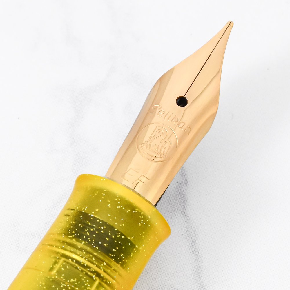 ペリカン Pelikan 万年筆 2026限定色 Classic クラシック パイライト M200 ペン先EF(極細字) 特別生産品 高級筆記具 インク特典有 万年筆 文房具 送別会 誕生日 お中元 還暦祝い 結婚祝い 結婚式 高級 父の日 母の日 即日発送 クリスマスプレゼント 文房具 成人祝い ビジネス小物 ホワイトデー