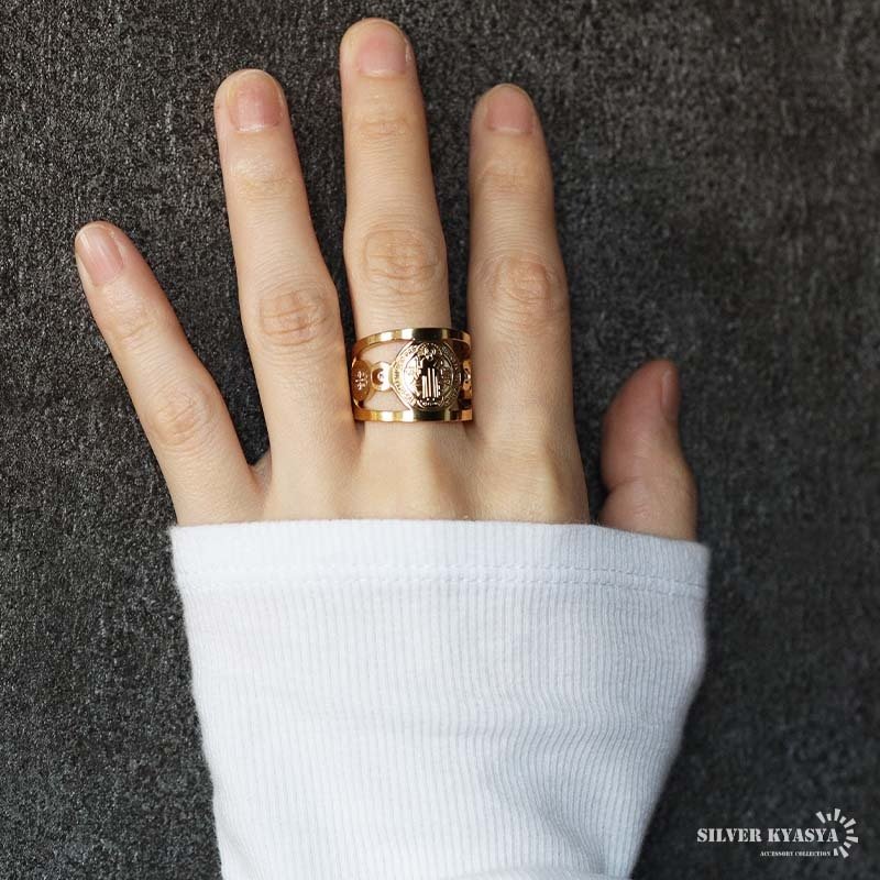 ステンレス 聖ベネディクトリング ワイドリング メタルリング オープンリング ゴールド シルバー 指輪 重厚感 太め 大きめ 存在感 お洒落 幾何学 個性的 キリスト クロス 十字架 レディース 女性 金属アレルギー対応