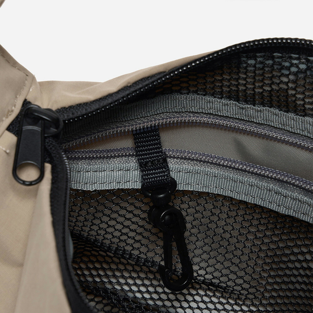 エーグル AIGLE ミニショルダーバッグ CITY 撥水 2WAYショルダーポーチ 2L リサイクルナイロン ショルダーバッグ 手持ち メンズ レディース ZNHBX51