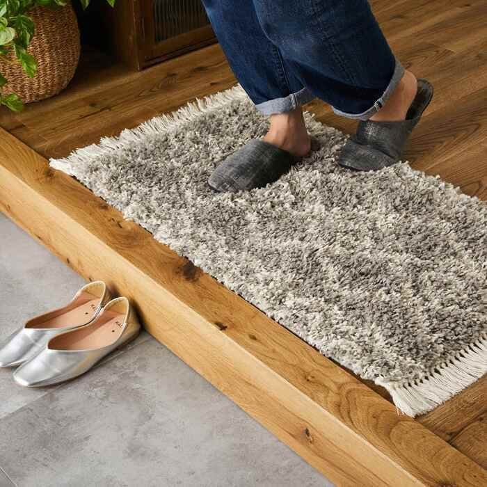 ラグ カーペット 玄関マット50×80cm シェイス グレー 優しいカラー 遊び毛防止 お手入れ簡単 ポリプロピレン パイル長 ノット数 エジプト 丸巻き 梱包サイズ