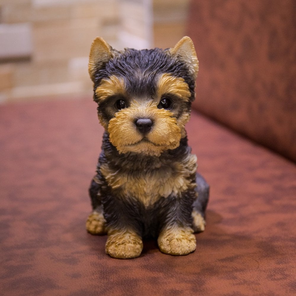 置物 woobia ウービア 犬 ヨーキー お座りヨークシャーテリア 中 高さ16.3cm 小型犬 リアル 本物そっくり イギリス生まれ 職人手彩色 縁起物 戌年 玄関 インテリア 新築祝い 引っ越し祝い 開店祝い 出産祝い 誕生日 お祝い ギフト プレゼント 犬好き ヨークシャーテリア好き