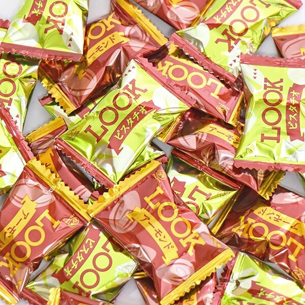 (全国送料無料)お菓子 詰め合わせ 不二家 LOOKピスタチオ＆アーモンド 22粒 メール便 (4902555269443mz)【送料無料 詰め合わせ おやつ 小袋 個包装 お試し】