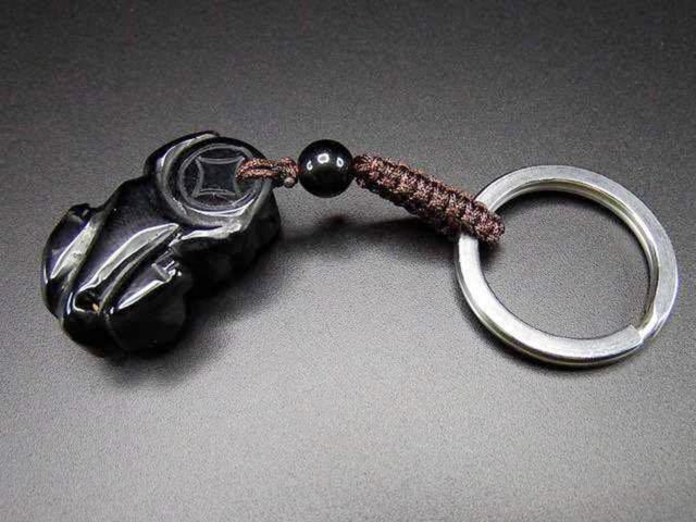 ヒキュウ天然石オブシディアンフロスト加工キーホルダー中大型まよけ