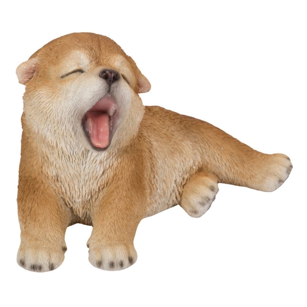 置物 woobia ウービア 日本犬 あくびをしている秋田犬 子犬 幅20.5cm 寝そべり 和風 リアル 本物そっくり イギリス生まれ 職人手彩色 縁起物 戌年 玄関 インテリア 新築祝い 引っ越し祝い 開店祝い 出産祝い 誕生日 お祝い ギフト プレゼント 犬好き 秋田犬好き