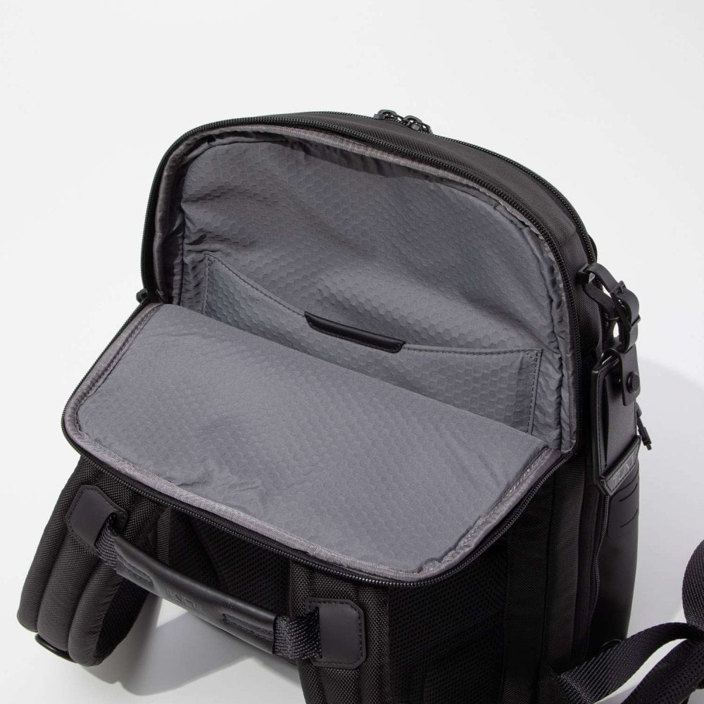 トゥミ TUMI ALPHA BRAVO アルファ ブラボー Navigation Backpack ナヴィゲーション バックパック 0232793D 142479 0232793DGMT 159082 リュックサック メンズ バッグ ブラック 防水加工 ラップトップ収納 PCポケット 収納力 大容量 通勤 ビジネス