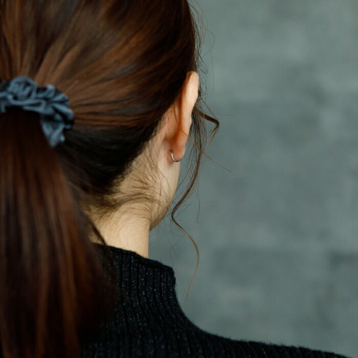 【ジュエリーの町 山梨甲府製】プラチナ フープピアス 細い 小さい PT900 幅1mm×直径8mm アレルギー対応  日本製 品質保証書 おすすめ 片耳 1個 かわいい