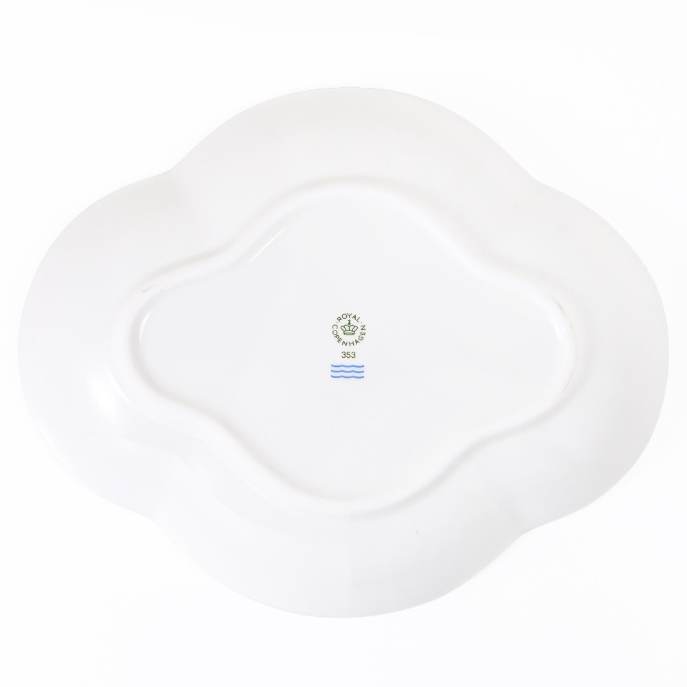 ロイヤルコペンハーゲン スターフルーテッド クリスマス ディッシュ 17.5cm×14cm 日本未発売 2503353(1055053)  【スペシャルラッピング660円(別売り)】 北欧食器 洋食器 送別会 誕生日 お中元 還暦祝い 結婚祝い 結婚式 高級 父の日 母の日 成人祝い ホワイトデー