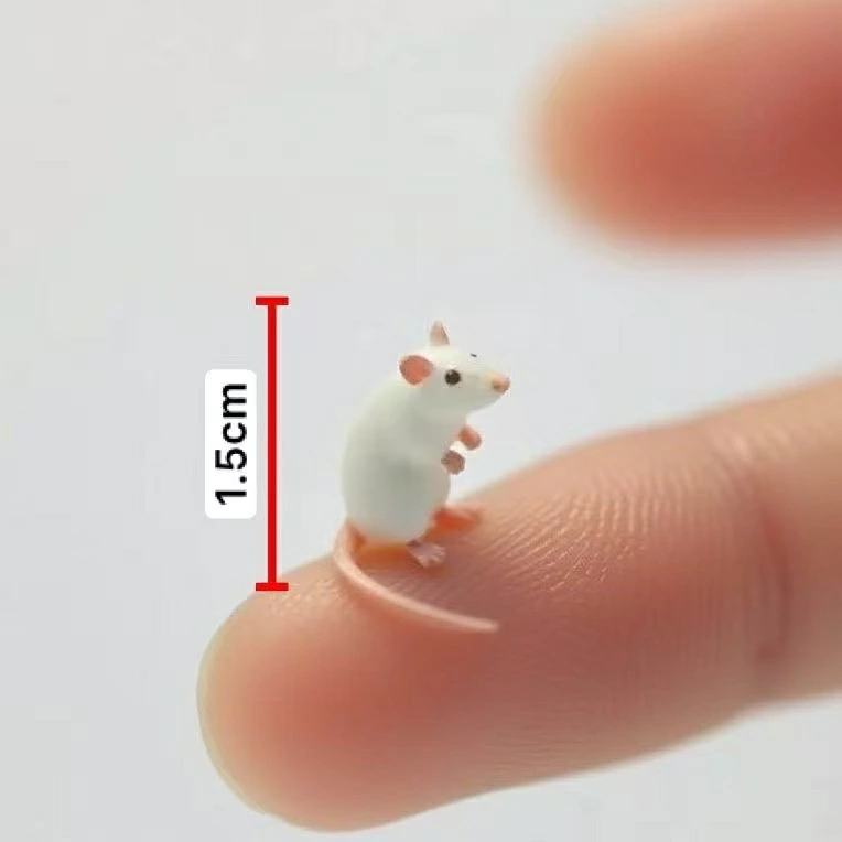 ミニチュア マウス 置物 2個セット 白 黒 約1.5cm 小さい ネズミ フィギュア ドールハウス ジオラマ デスク 卓上 インテリア 雑貨 かわいい 飾り 撮影小物